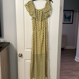 Beautiful long dress off shoulder sleeve